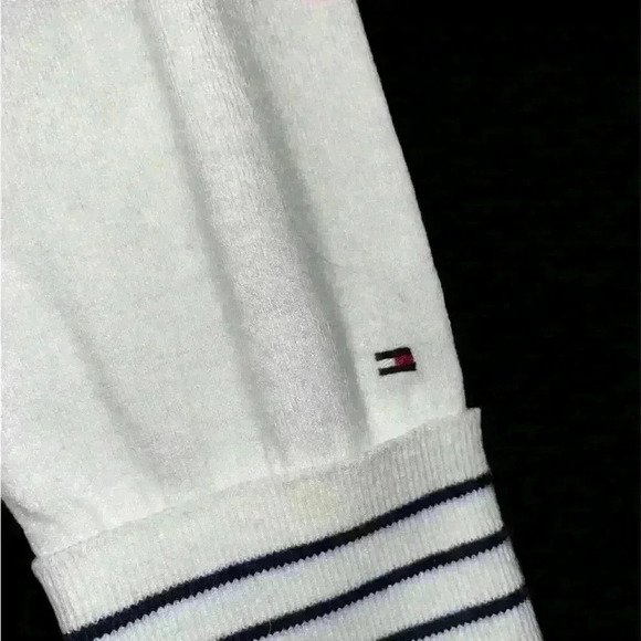 Embroidered Tommy Hilfiger long sleeve soft to the touch shirt - Picture 3 of 4